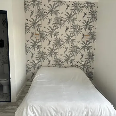 Отель De La Gare-les Floralies *