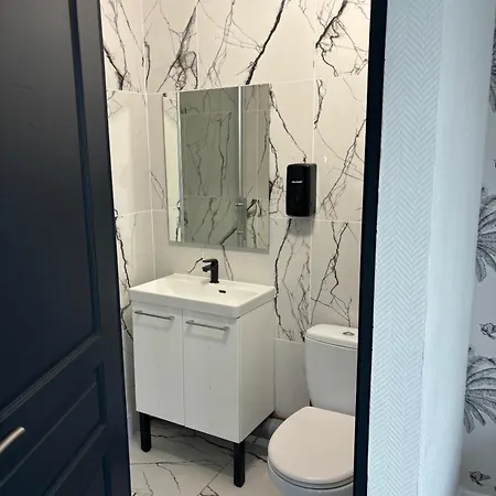 De La Gare-les Floralies Отель *